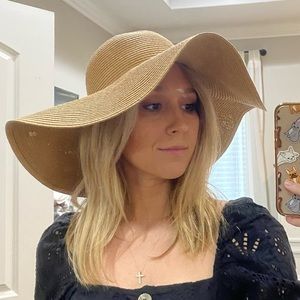 Old navy floppy beach hat